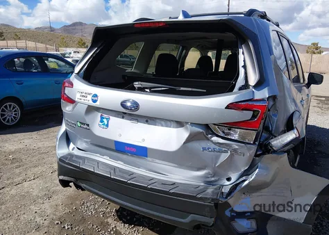 2021 Subaru Forester Premium z USA, uszkodzony, nr VIN JF2SKAJC1MH430324